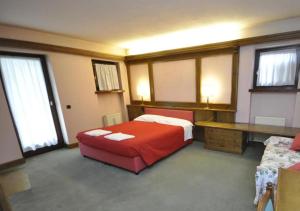 Ένα ή περισσότερα κρεβάτια σε δωμάτιο στο Hotel Ristorante La Lepre Bianca +2 φωτογραφίες