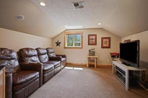 a living room with a couch and a flat screen tv at 5 Vine Maple in Sunriver