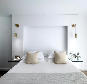 Ένα ή περισσότερα κρεβάτια σε δωμάτιο στο White Rose Athens Residence