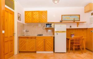 Imagem da galeria de Beautiful Apartment In Jelsa With Wifi em Ivan Dolac