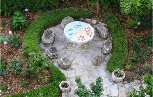 a garden with a table on top of a stone path at Nice Apartment In Omis With Wifi in Tice