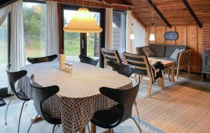 Posezení v ubytování Amazing Home In Humble With Wifi