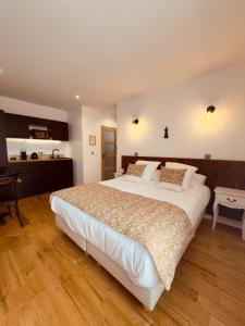 Postel nebo postele na pokoji v ubytování Mas de la Huppe - Franquevaux en Petite Camargue