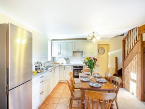 Kuchyň nebo kuchyňský kout v ubytování Y Stabal - Cottage