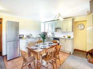 Kuchyň nebo kuchyňský kout v ubytování Y Stabal - Cottage