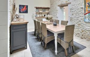 Η κουζίνα ή μικρή κουζίνα στο Luxueuse Maison Avec Piscine