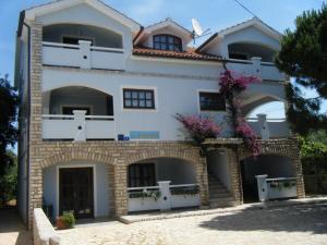 Gallery image of Apartments Vila Afrodita in Vir