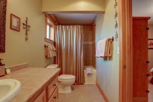 a bathroom with a toilet and a sink and a shower at Wanderlust in Hood River