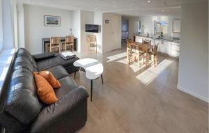 Posezení v ubytování Beautiful Home In Tarm With Wifi