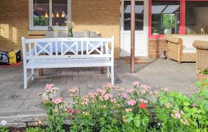 Zahrada ubytování Pet Friendly Home In Farsø With House A Panoramic View + 11 fotografií