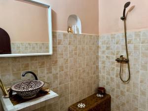 Ένα μπάνιο στο Villa Riad Style - WIFI & Garden +19 φωτογραφίες