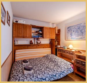 a bedroom with a bed and a desk and cabinets at Le Soleil BIanc I T2 I Montriond in Montriond