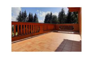 Μπαλκόνι ή βεράντα στο 3 Bedroom Awesome Apartment In Mrkopalj