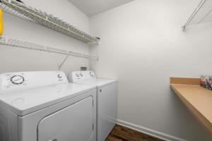 Fotografie z fotogalerie ubytování 4BD 2 MI to USF Free Pool + 24 Hour Gym v destinaci Tampa