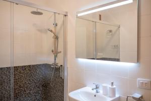 a bathroom with a shower and a sink and a mirror at Apartamento con vistas al mar en el Médano in El Médano
