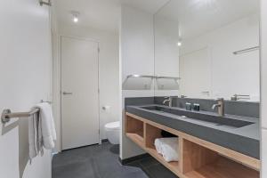 Koupelna v ubytování Villa Super VIP | 4 Pers. (Villa 5) met jacuzzi, extra kosten voor gebruik + 37 fotografií