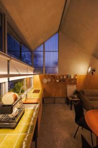 Khu vực ghế ngồi tại Suknirun House