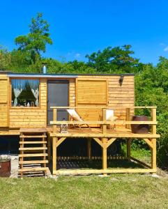a luxurious tiny house with a large deck at Off-grid maringotka Cibéba in Rača