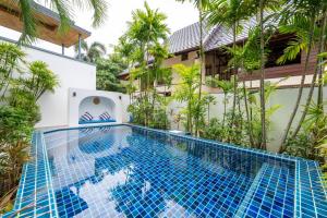 Πισίνα στο ή κοντά στο Villa Guenlaur 3 studios with kitchenette and pool