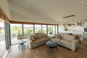 Η κουζίνα ή μικρή κουζίνα στο Beachfront Villa Deluxe 6p - Luxe & Uitzicht op het Grevelingenmeer - Villa 77