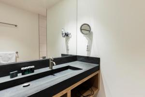 Ένα μπάνιο στο Beachfront Villa Deluxe 6p - Luxe & Uitzicht op het Grevelingenmeer - Villa 77 +30 φωτογραφίες