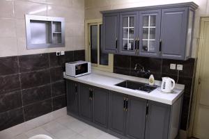 Kuchyň nebo kuchyňský kout v ubytování البيت بيتك للضيافة الخاصة