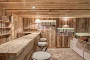 Biblioteca en el chalet de montaña 51 fotos más