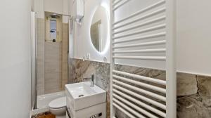 Ένα μπάνιο στο NEW! Da Tiffany - 115mq apartment with Wi-Fi, Disney, Netflix - 8 people