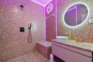 Koupelna v ubytování Love in Paris