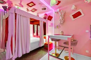 Postel nebo postele na pokoji v ubytování Love in Paris