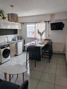 Η κουζίνα ή μικρή κουζίνα στο Le repos du voyageur