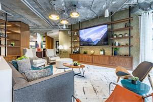 Et tv og/eller underholdning på Beltline Bliss - Vibrant Atlanta Getaway