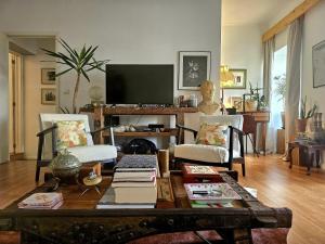 a living room with a coffee table and a tv at Marina Lounge Home in Ponta Delgada