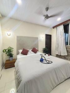 Fotografie z fotogalerie ubytování Amy Villa Lonavala - 5bhk- 5 mins from lonavala station with private swimming pool v destinaci Lonavala