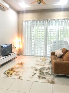 Μια τηλεόραση ή/και κέντρο ψυχαγωγίας στο Saujana Inn +4 φωτογραφίες