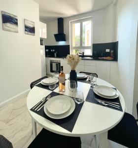 Η κουζίνα ή μικρή κουζίνα στο Élégance & confort - aux portes de Paris