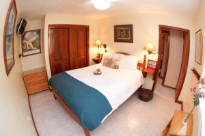 Voodi või voodid majutusasutuse The Palms Oceanfront Suites toas +37 fotot
