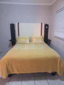 Ένα ή περισσότερα κρεβάτια σε δωμάτιο στο House at Bethesda