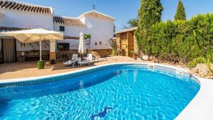 Bazén v ubytování Cortijo La Nobleza nebo v jeho okolí