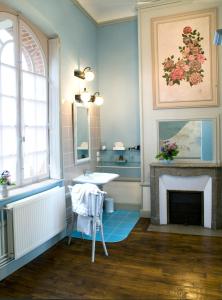 a bathroom with a fireplace and a sink at Le château de Bonnemare - Bed and breakfast in Radepont
