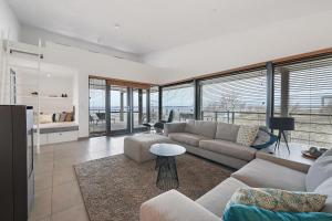a living room with a couch and a table at Grevelingenmeer Panorama Villa 4p - Luxe & Natuur - Villa 14 in Ouddorp