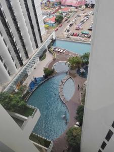 Πισίνα στο ή κοντά στο Seaview 1BR with Balcony at The Shore Kota Kinabalu