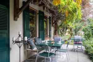 Κήπος έξω από το Chalet Verve