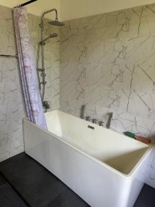 Afbeelding uit fotogalerij van Bamboo Tree Villa 