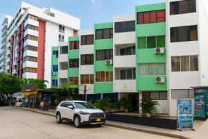 a car parked in front of a building at El Velero Apartamentos By DANP in Santa Marta
