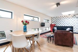 Μια τηλεόραση ή/και κέντρο ψυχαγωγίας στο Pakhuis Achter - Rustig gelegen vlakbij Amsterdam & Zaanse Schans