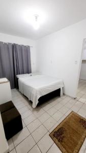 a bedroom with a bed in a room at Casa Aeroporto a poucos minutos do Aeroporto de Viracopos in Campinas