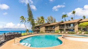 La pileta dentro o cerca de Polynesian Shores 111 · PS 111 Updated Condo w Ocean Views Pool