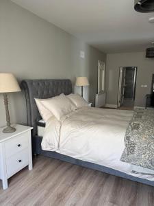 Postel nebo postele na pokoji v ubytování Kilgar Gardens B&B