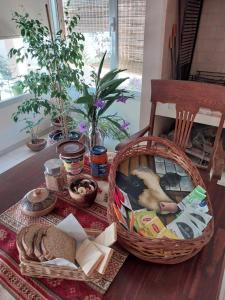 a table with a basket of food on a table at Felicità in Realicó